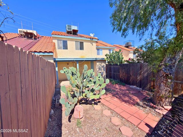 2620 W Ironcrest Drive, Tucson, AZ 85745