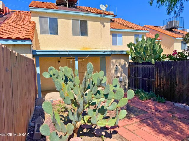2620 W Ironcrest Drive, Tucson, AZ 85745