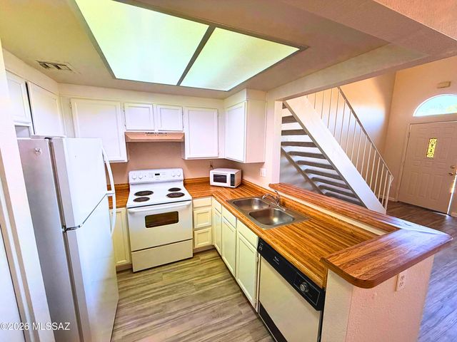 2620 W Ironcrest Drive, Tucson, AZ 85745