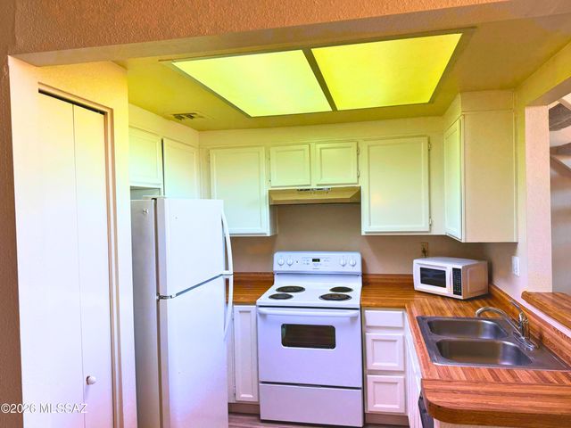 2620 W Ironcrest Drive, Tucson, AZ 85745