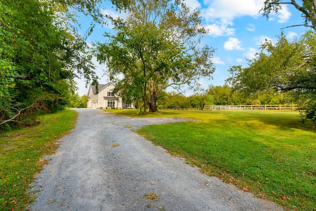 194 Volunteer Rd, Murfreesboro, TN 37128