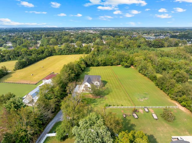 194 Volunteer Rd, Murfreesboro, TN 37128