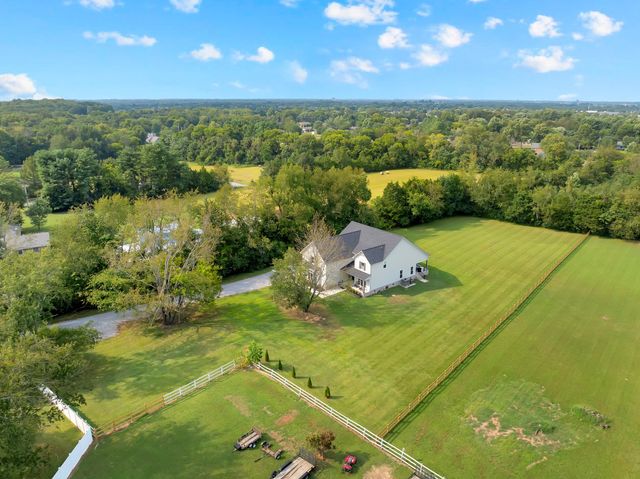 194 Volunteer Rd, Murfreesboro, TN 37128