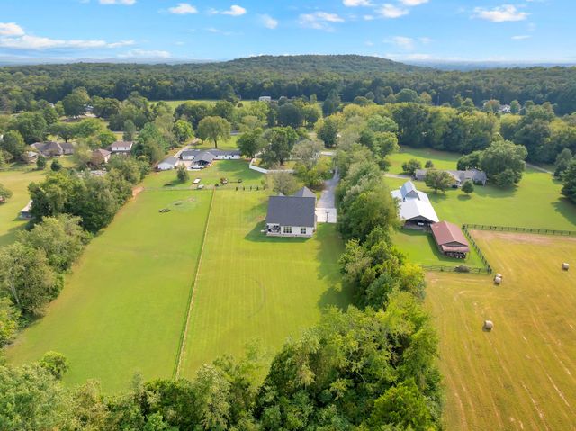 194 Volunteer Rd, Murfreesboro, TN 37128