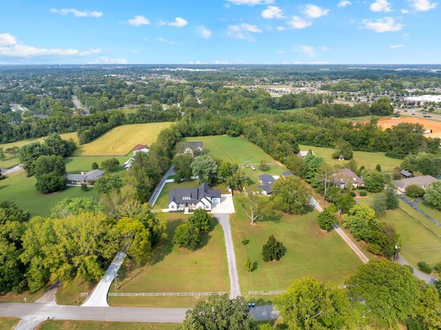 194 Volunteer Rd, Murfreesboro, TN 37128