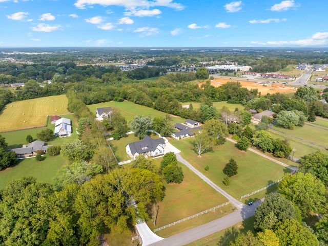 194 Volunteer Rd, Murfreesboro, TN 37128