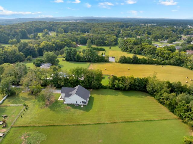 194 Volunteer Rd, Murfreesboro, TN 37128