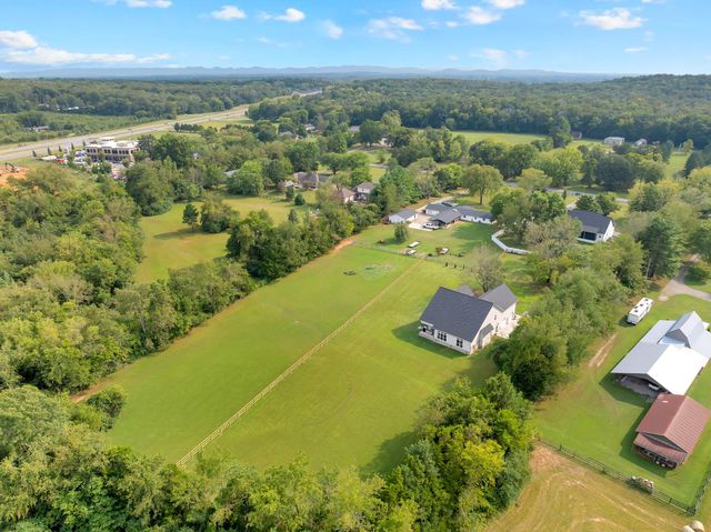 194 Volunteer Rd, Murfreesboro, TN 37128