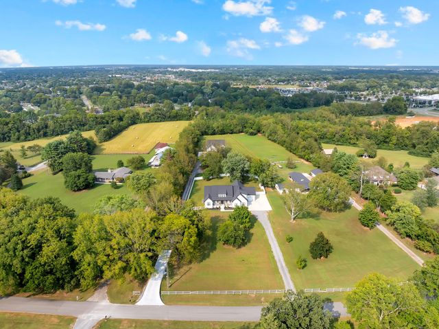 194 Volunteer Rd, Murfreesboro, TN 37128