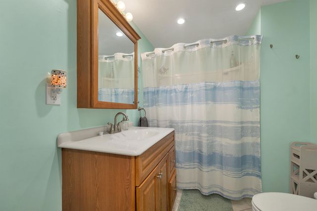 6 Emerson Street, Hooksett, NH 03106