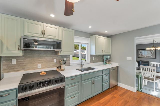 6 Emerson Street, Hooksett, NH 03106