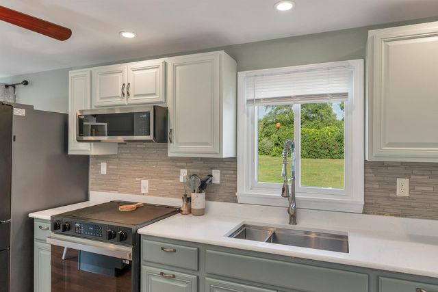 6 Emerson Street, Hooksett, NH 03106