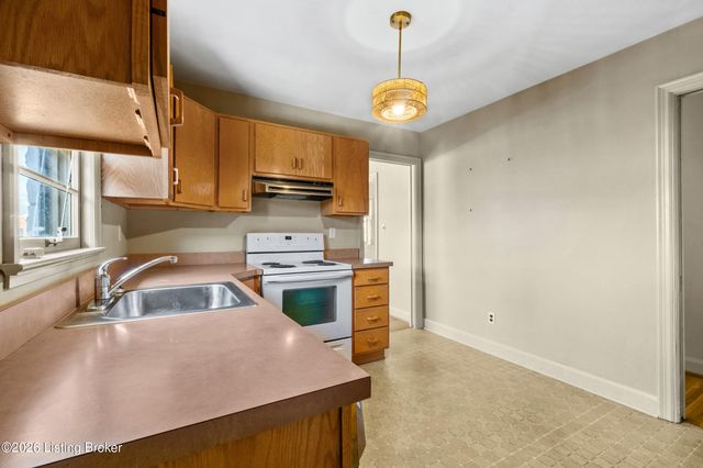 4615 Tween Rd, Bellewood, KY 40207