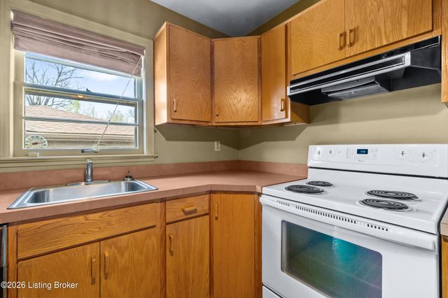 4615 Tween Rd, Bellewood, KY 40207