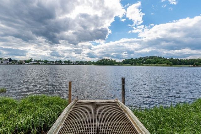 22 Avenue A, Wareham, MA 02571