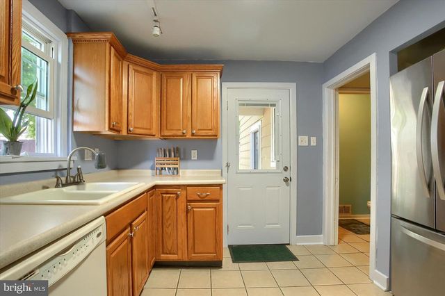 6 S 16TH ST, Camp Hill, PA 17011