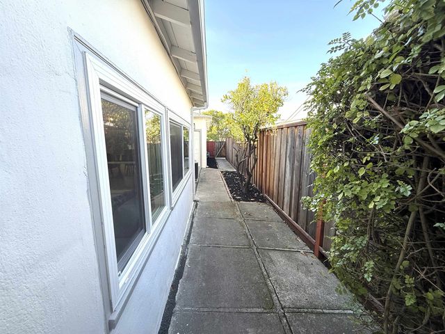 3136 Meadowbrook Dr, Concord, CA 94519