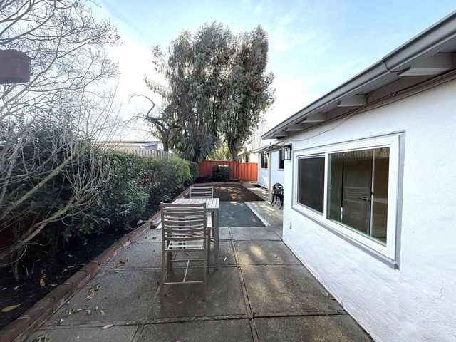 3136 Meadowbrook Dr, Concord, CA 94519