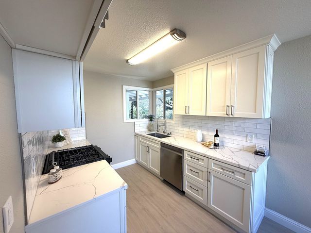 3136 Meadowbrook Dr, Concord, CA 94519