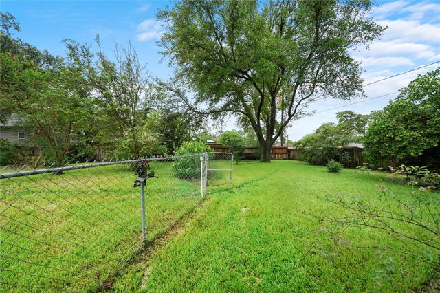 11306 Cedarwood Drive, Humble, TX 77338