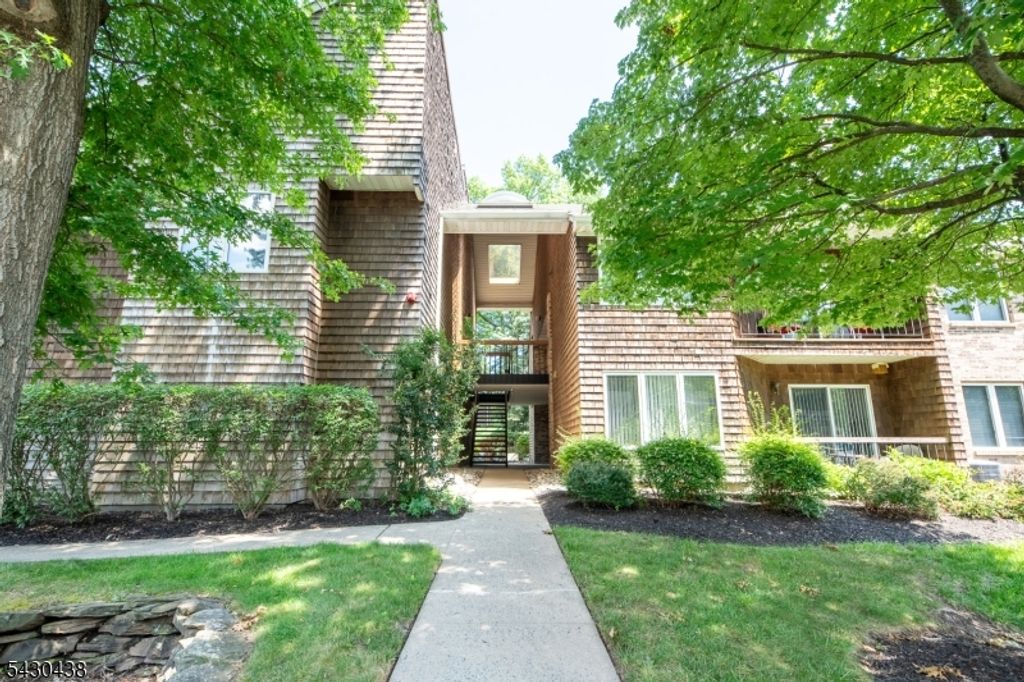 7 Tulip Cres 2D, Little Falls Twp., NJ 07424