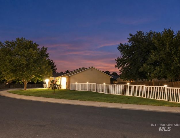 544 Knights Circle, Nampa, ID 83687