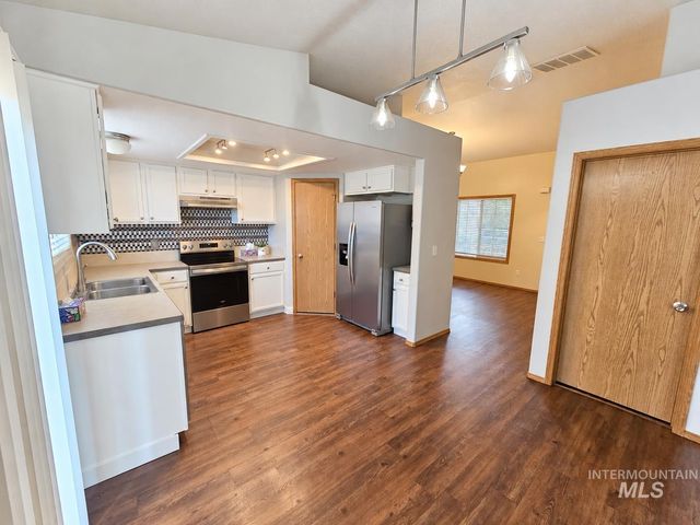 544 Knights Circle, Nampa, ID 83687