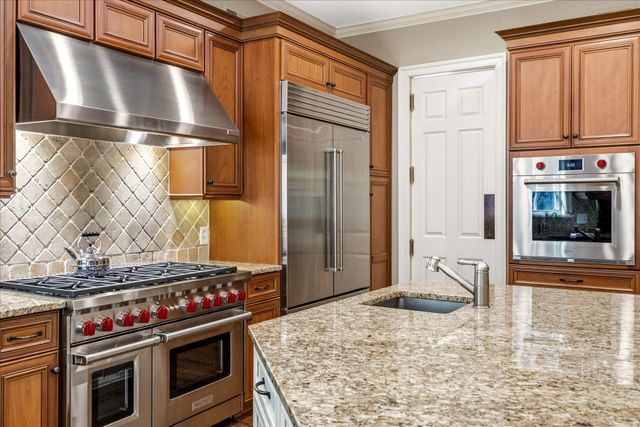 6704 HONESTY DR, Bethesda, MD 20817
