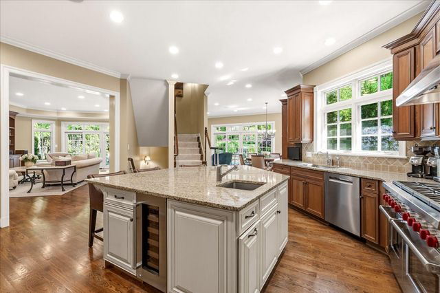 6704 HONESTY DR, Bethesda, MD 20817