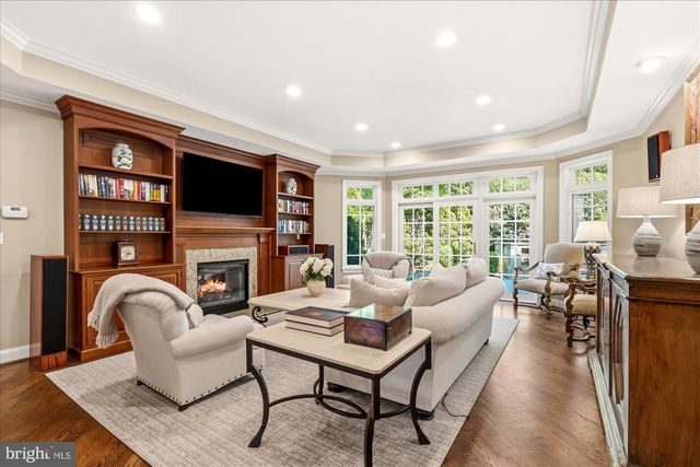 6704 HONESTY DR, Bethesda, MD 20817