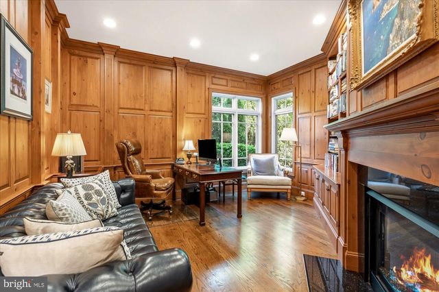 6704 HONESTY DR, Bethesda, MD 20817