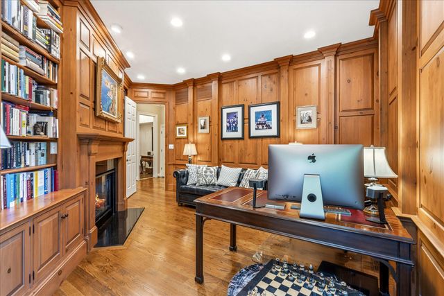 6704 HONESTY DR, Bethesda, MD 20817