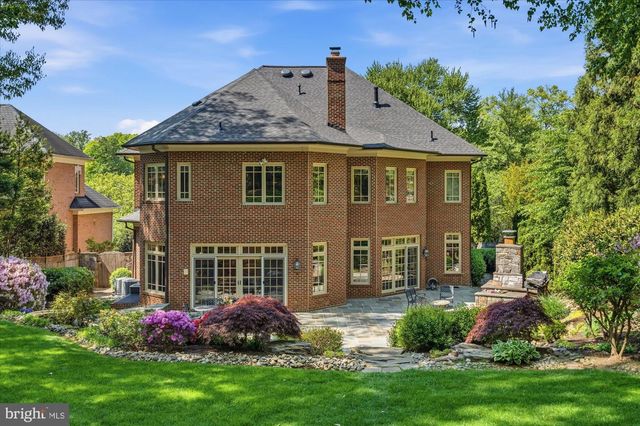 6704 HONESTY DR, Bethesda, MD 20817