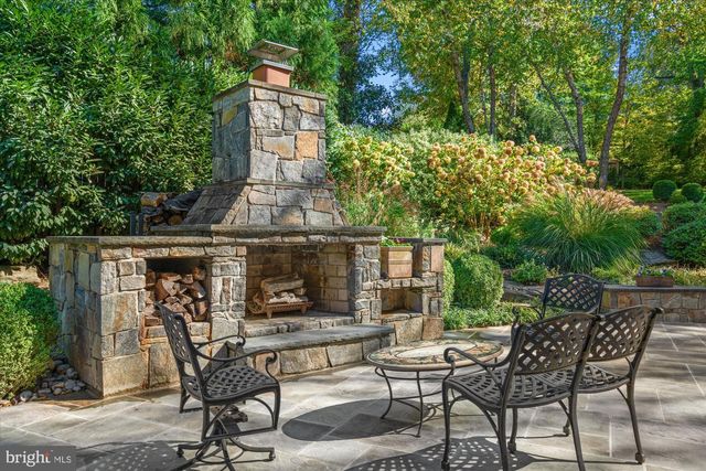 6704 HONESTY DR, Bethesda, MD 20817