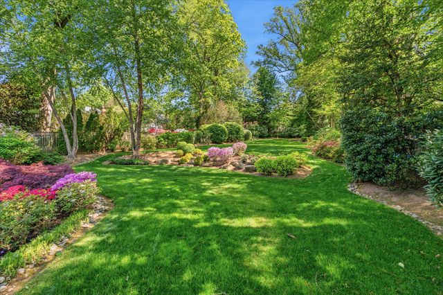6704 HONESTY DR, Bethesda, MD 20817