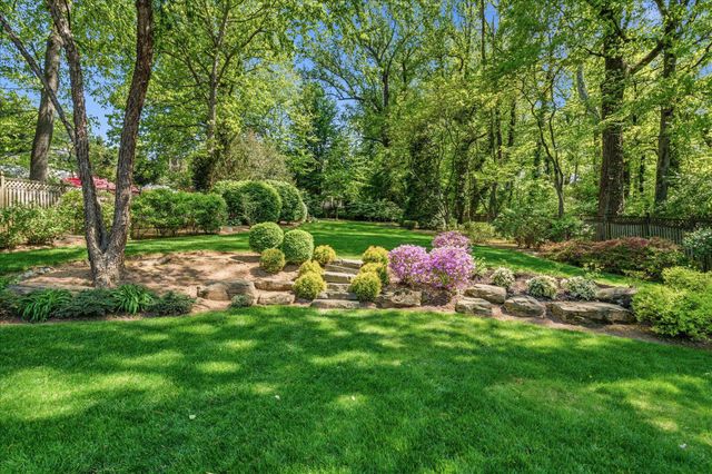 6704 HONESTY DR, Bethesda, MD 20817