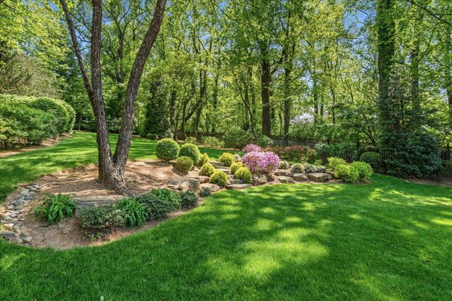 6704 HONESTY DR, Bethesda, MD 20817