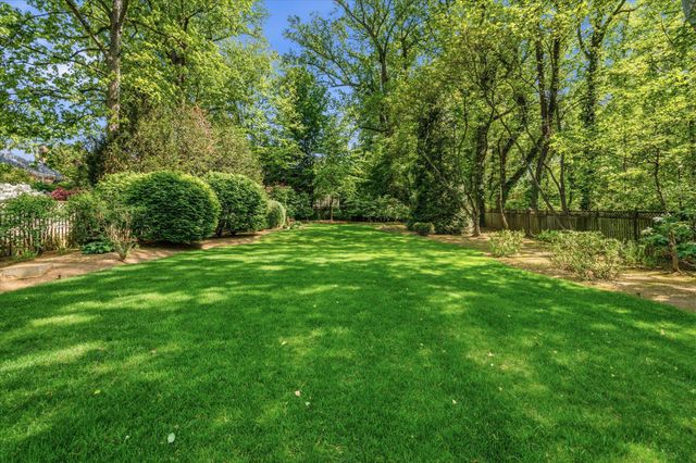 6704 HONESTY DR, Bethesda, MD 20817