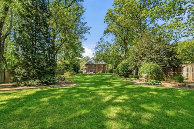 6704 HONESTY DR, Bethesda, MD 20817