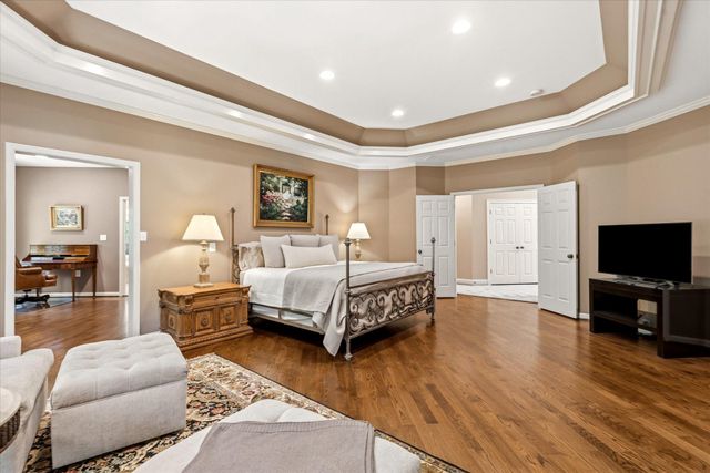 6704 HONESTY DR, Bethesda, MD 20817