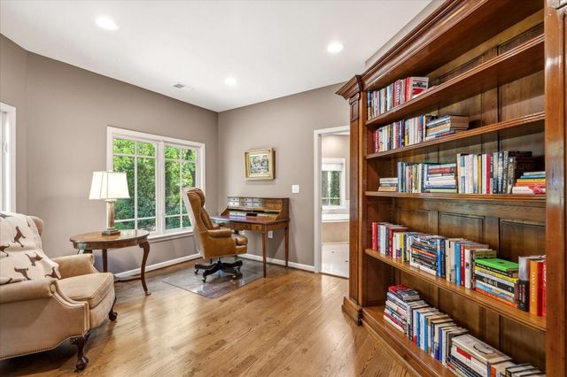 6704 HONESTY DR, Bethesda, MD 20817