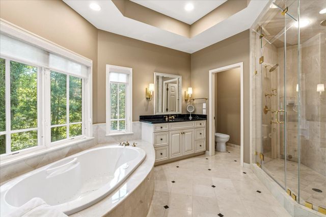 6704 HONESTY DR, Bethesda, MD 20817