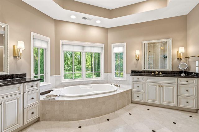 6704 HONESTY DR, Bethesda, MD 20817