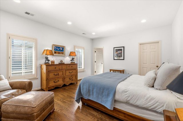 6704 HONESTY DR, Bethesda, MD 20817