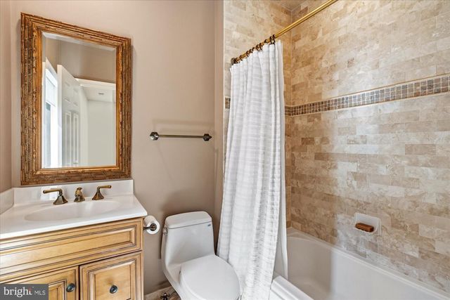 6704 HONESTY DR, Bethesda, MD 20817