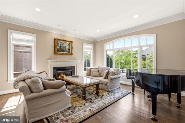 6704 HONESTY DR, Bethesda, MD 20817