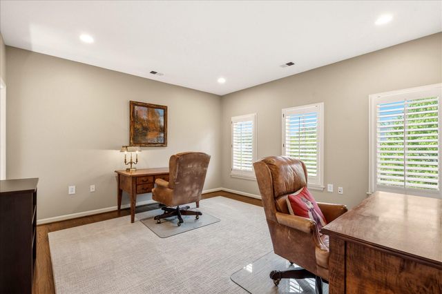 6704 HONESTY DR, Bethesda, MD 20817