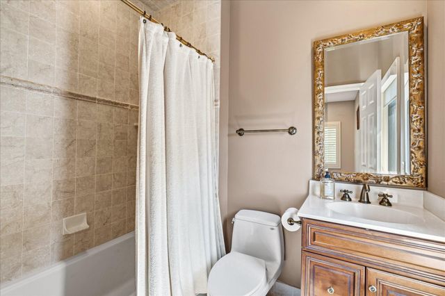 6704 HONESTY DR, Bethesda, MD 20817