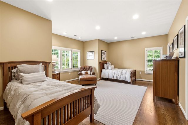 6704 HONESTY DR, Bethesda, MD 20817