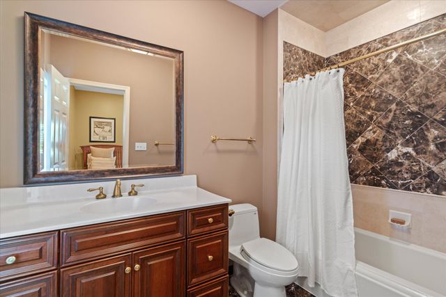 6704 HONESTY DR, Bethesda, MD 20817